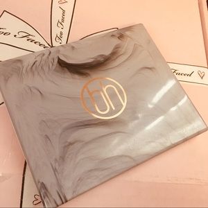 BH cosmetics marble Warm Stone eyeshadow palette